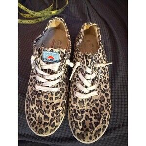 BOBS by Sketchers slip on sneakers size 6.5